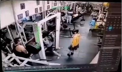 Captan Momento Exacto En El Que Muere Mujer En El Gym Por Querer Cargas