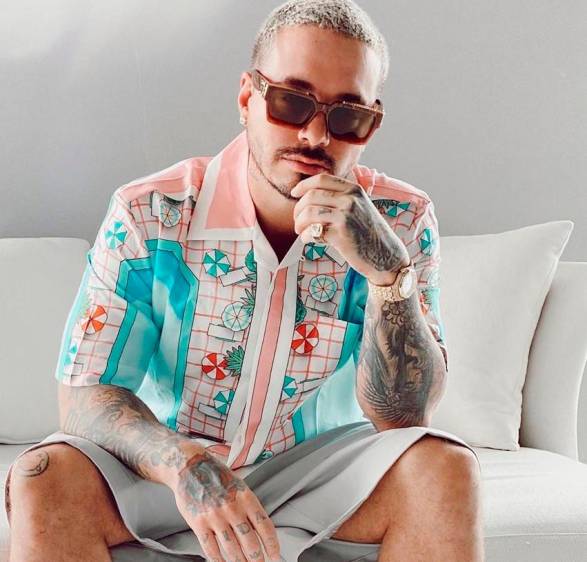 Conmueve J Balvin en redes, pide oraciones para su madre