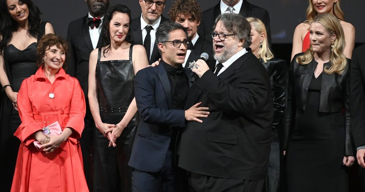 Gael García y Guillermo del Toro se ‘echan un palomazo’ en Cannes 2022