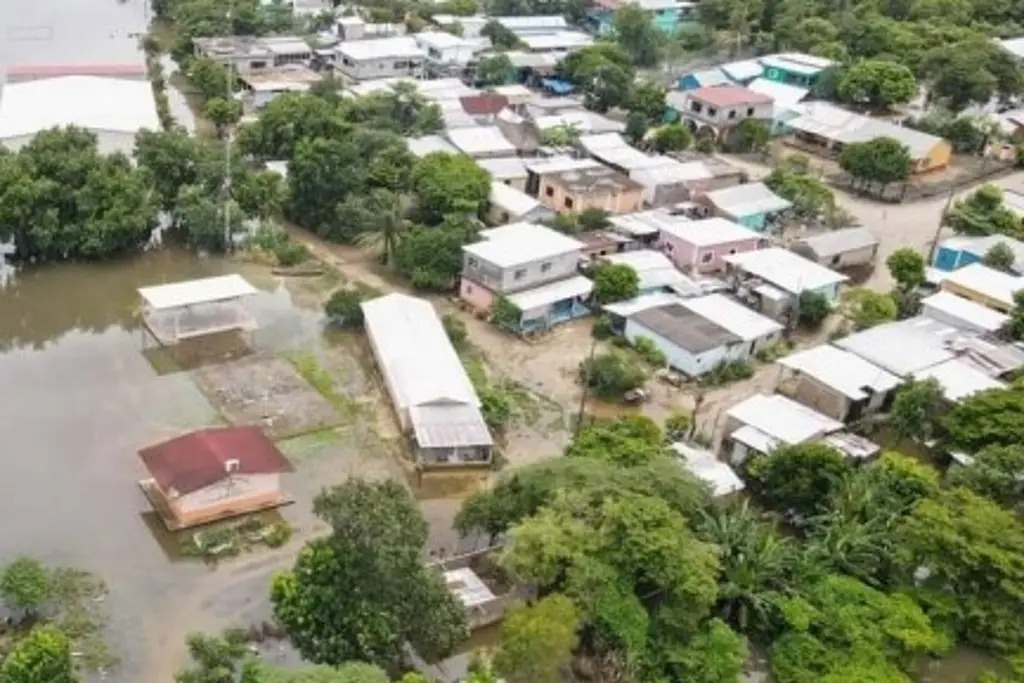 Minatitlán Bajo El Agua Lluvias Dejan Incomunicadas A 19 Comunidades