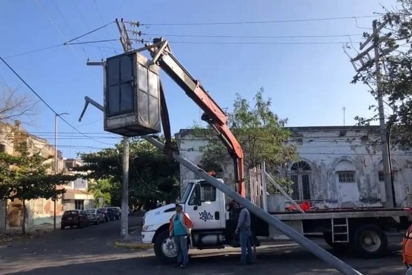 Nortazo tumba luminaria en el Puerto y genera cierre vial