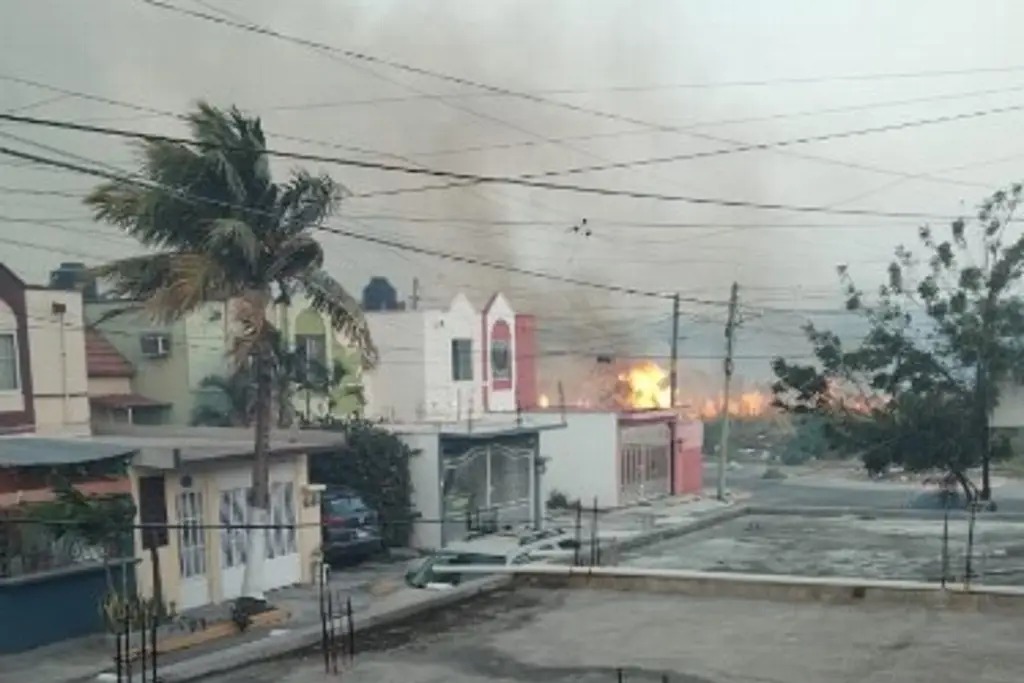 Se incendia pastizal en Río Medio 2