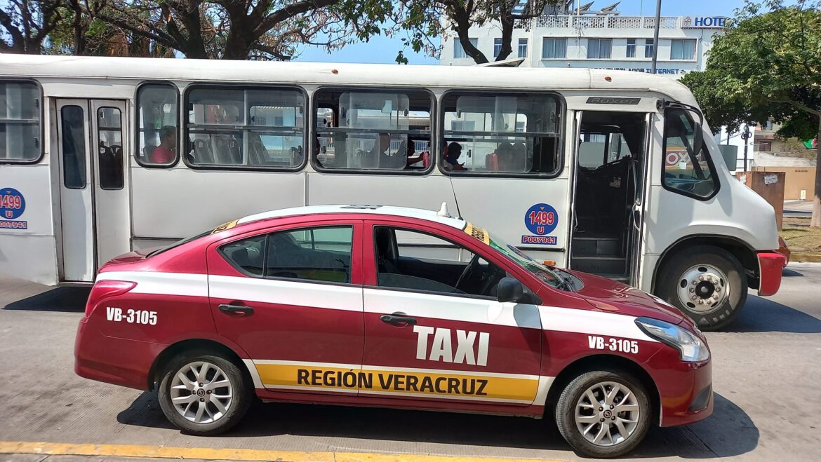 Chofer de autobús se niega a subir abuelitos, pero si a una ‘damisela’ sin pagar: denuncian en redes