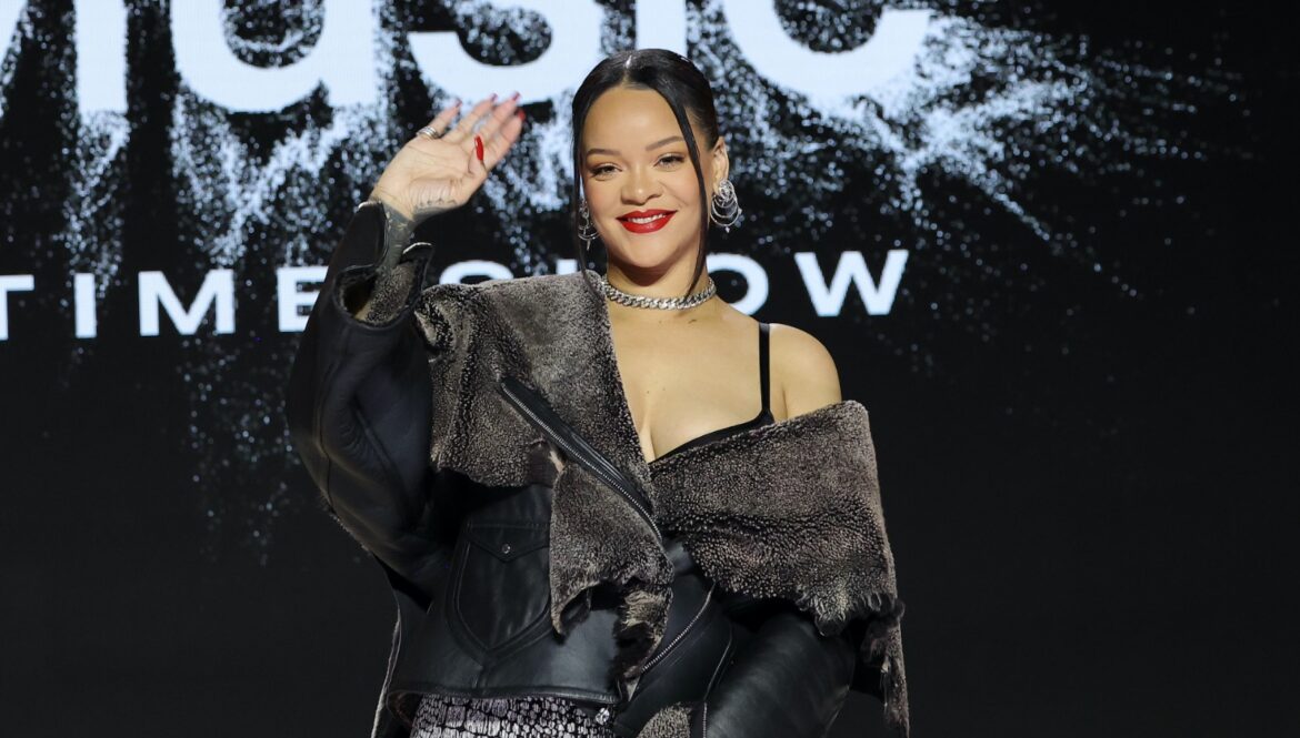 Triunfal regreso de Rihanna en el medio tiempo del Super Bowl 2023