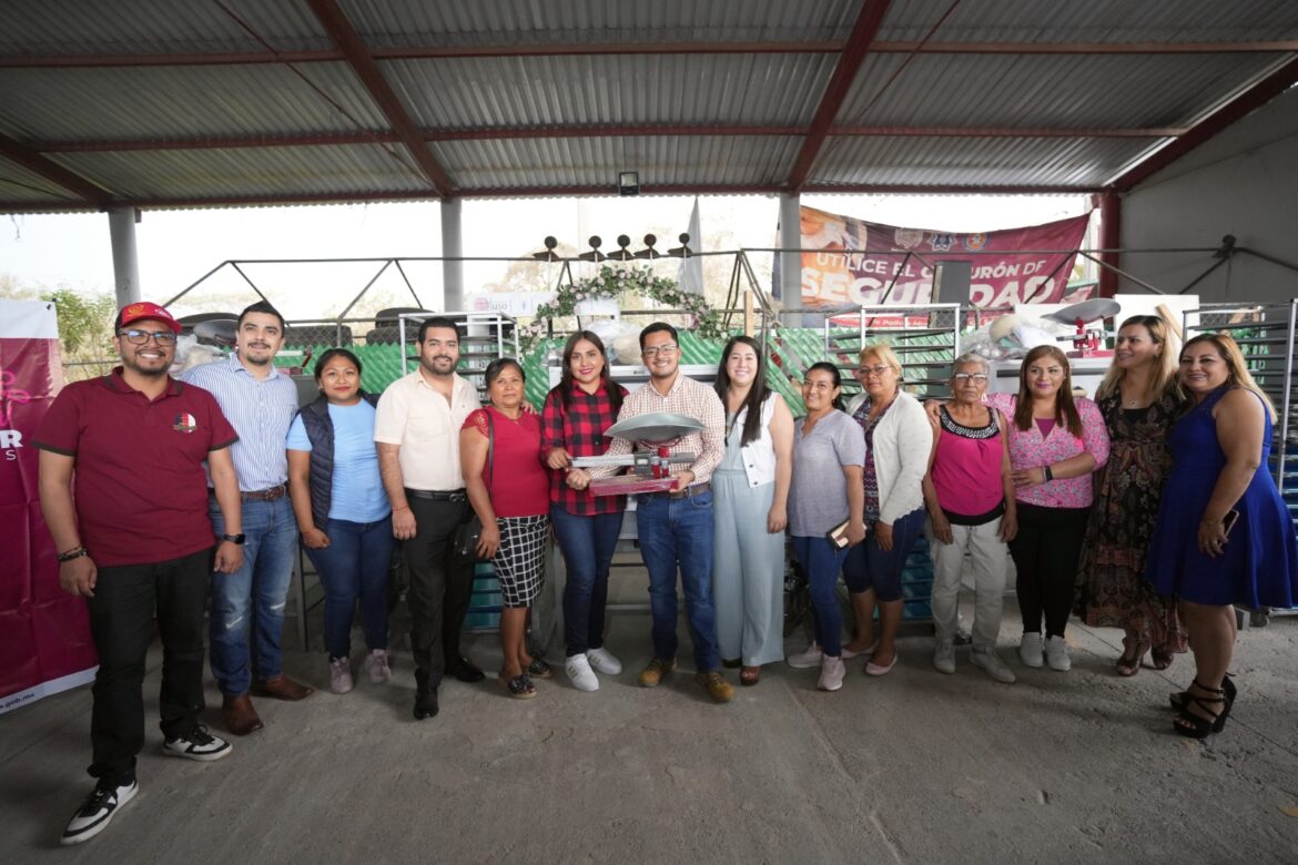 Familias de Emiliano Zapata inician su negocio, gobierno de Erick Ruíz les entrega proyectos productivos