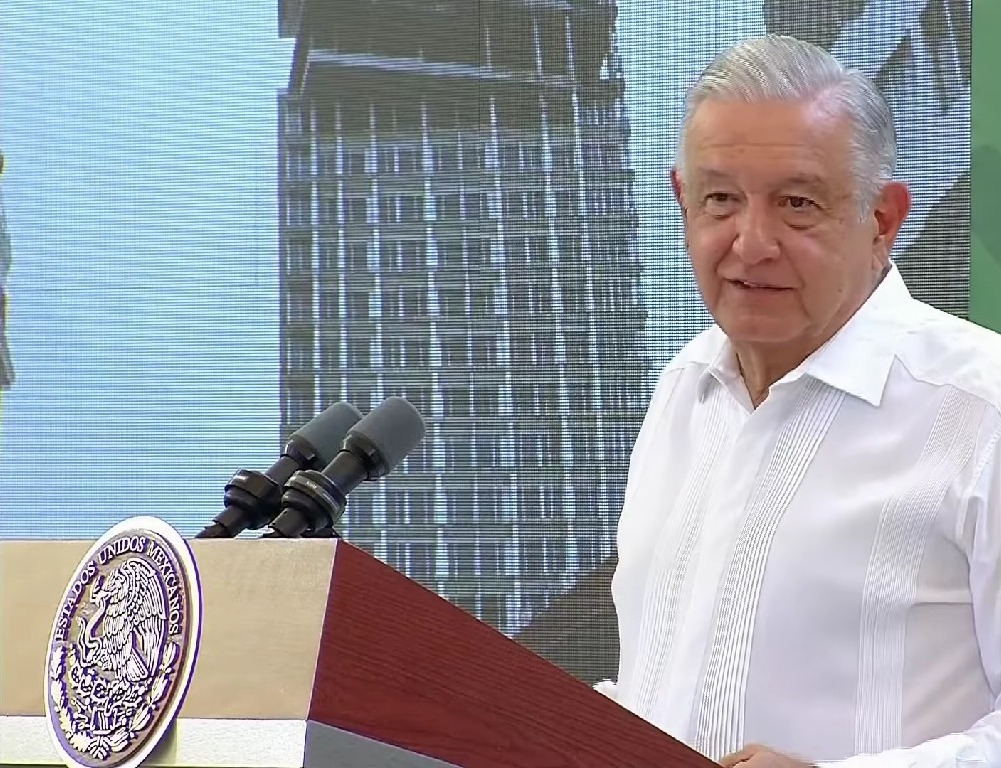 AMLO asegura que juez que aprobó Torre Centro debe ser denunciado ante la Fiscalía