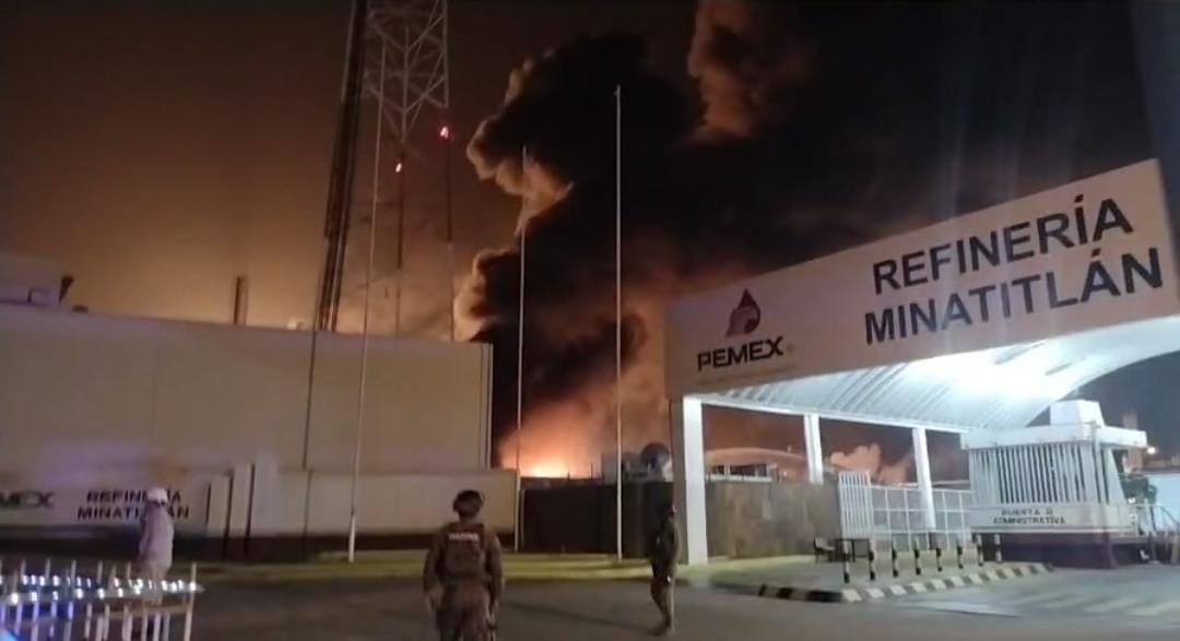 Van tres heridos tras incendio en refinería de Minatitlán