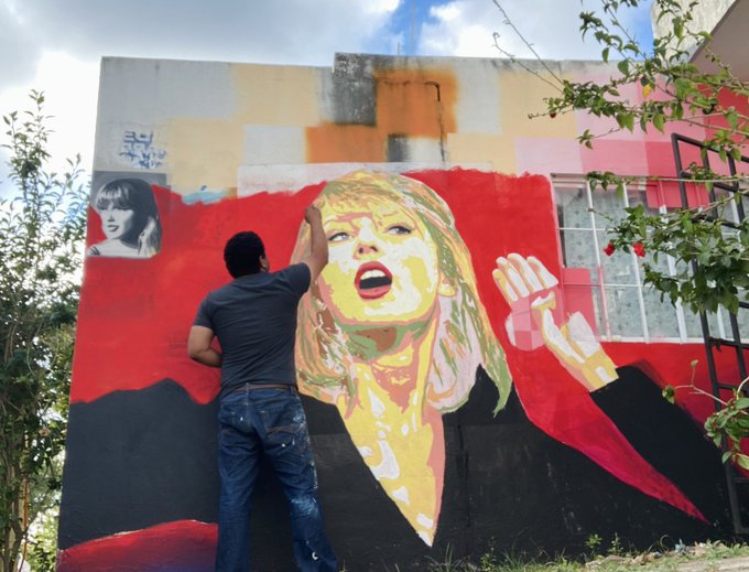 Mural de Taylor Swift en fraccionamiento de Veracruz causa furor en redes sociales