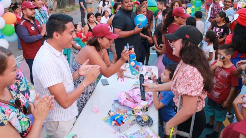 Llevan juguetes y sonrisas a los niños de Boca del Río