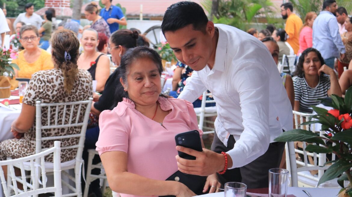 En Boca del Río celebran a las mamás 4T, quienes ‘son el pilar de la transformación’