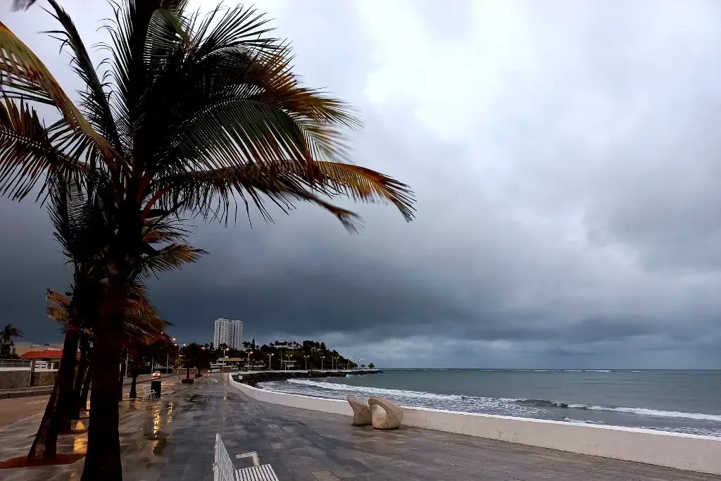 Va a llover, pero seguirá el calor en Veracruz