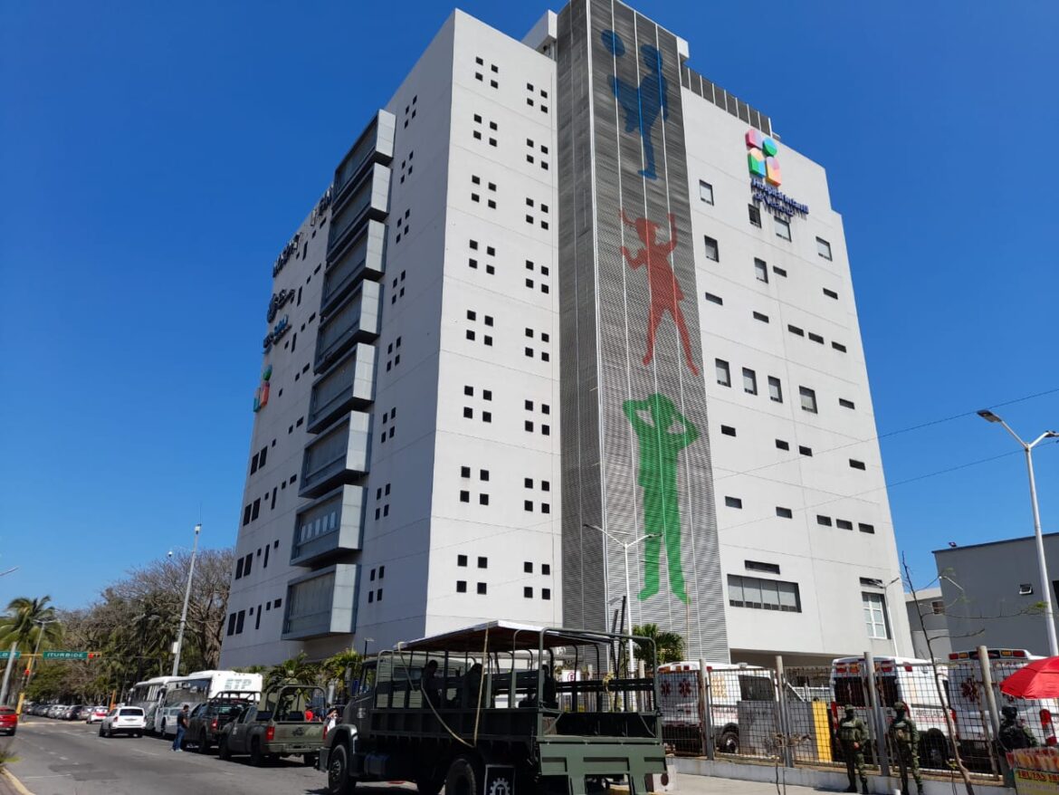 Otra vez se cae elevador en la Torre Pediátrica de Veracruz