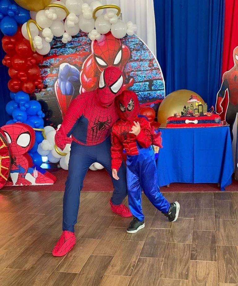 Julio, que como todo un superhéroe lucha contra el cáncer, tiene la fiesta de sus sueños junto a Spiderman