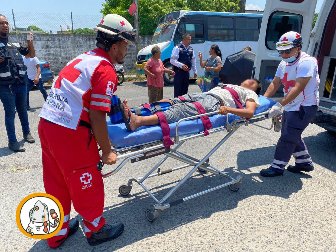 Menor de edad que trabaja como tortillero se estrella contra camioneta en Veracruz