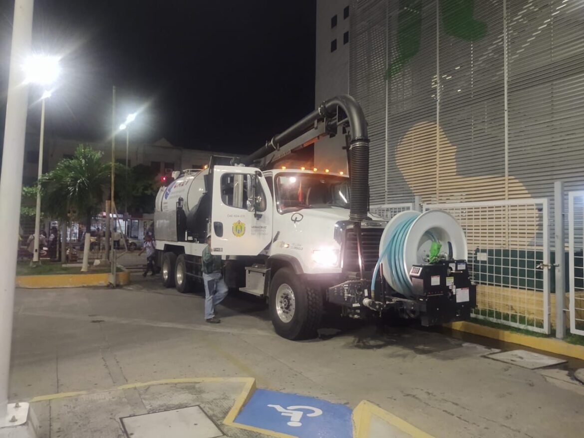 Falso que falta mantenimiento provocó inundaciones en el HAEV, la red de drenaje municipal se saturó por las lluvias