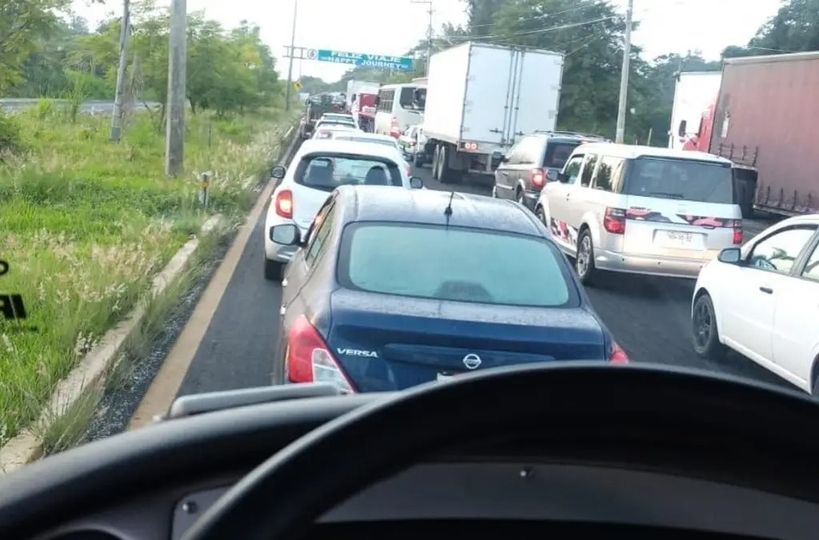 Filas kilométricas en la autopista Ciudad Mendoza-Córdoba