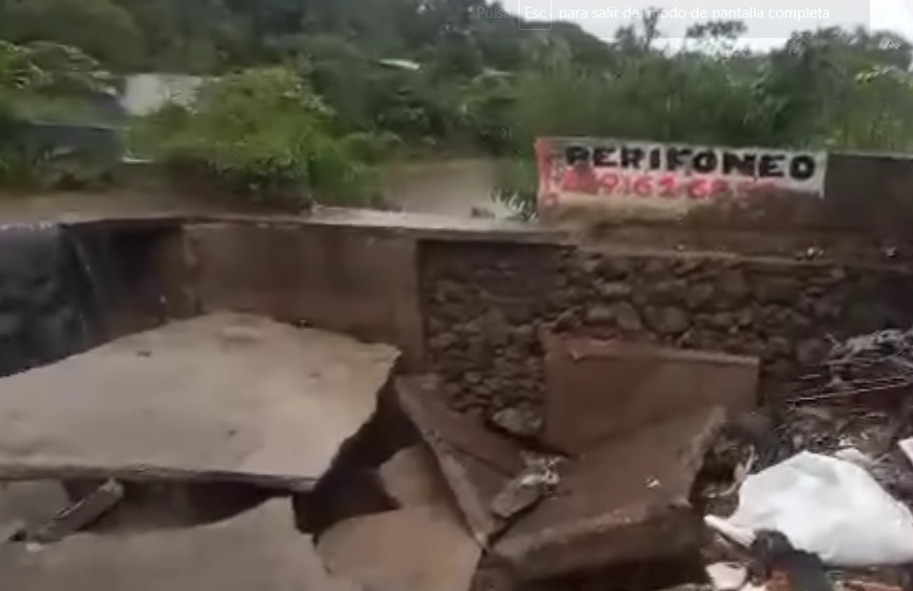 Vecinos alertan sobre enorme socavón en Río Medio, Veracruz