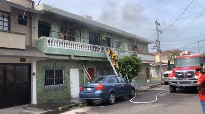 Incendio dejó en pérdida total una casa en el fraccionamiento Reforma