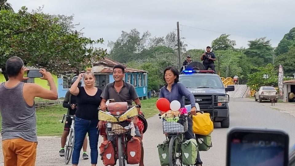 Pareja de ciclistas japoneses llagan a Veracruz; cruzarán todo América para llegar a Argentina