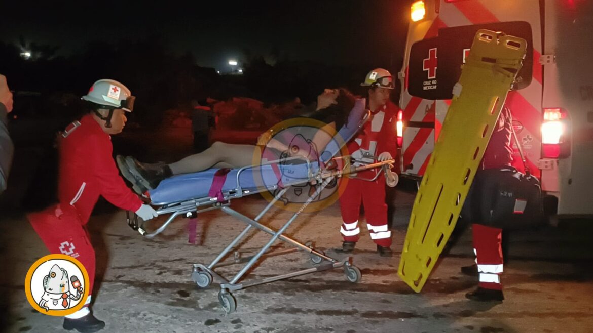 Conductora en presunto estado inconveniente provoca aparatoso accidente en carretera Oluta-Veracruz