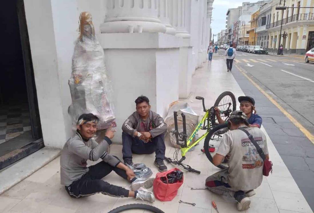 Guadalupanos hacen escala en Veracruz y les roban una bicicleta