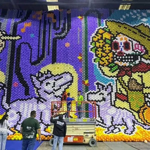 Veracruzano rompe récord Guinness por mural de globos