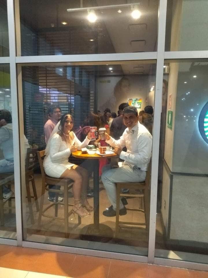 Recién casados se van a celebrar su boda a un Starbucks en Coatzacoalcos