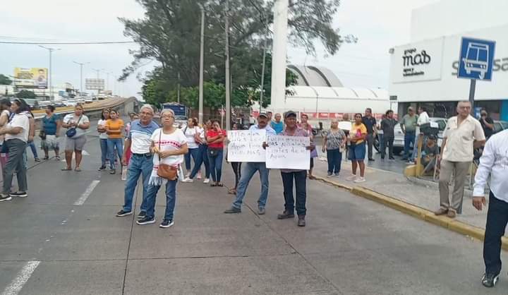 ¡Pésimo servicio! Colonos de Mata Cocuite se manifiestan contra Grupo MAS
