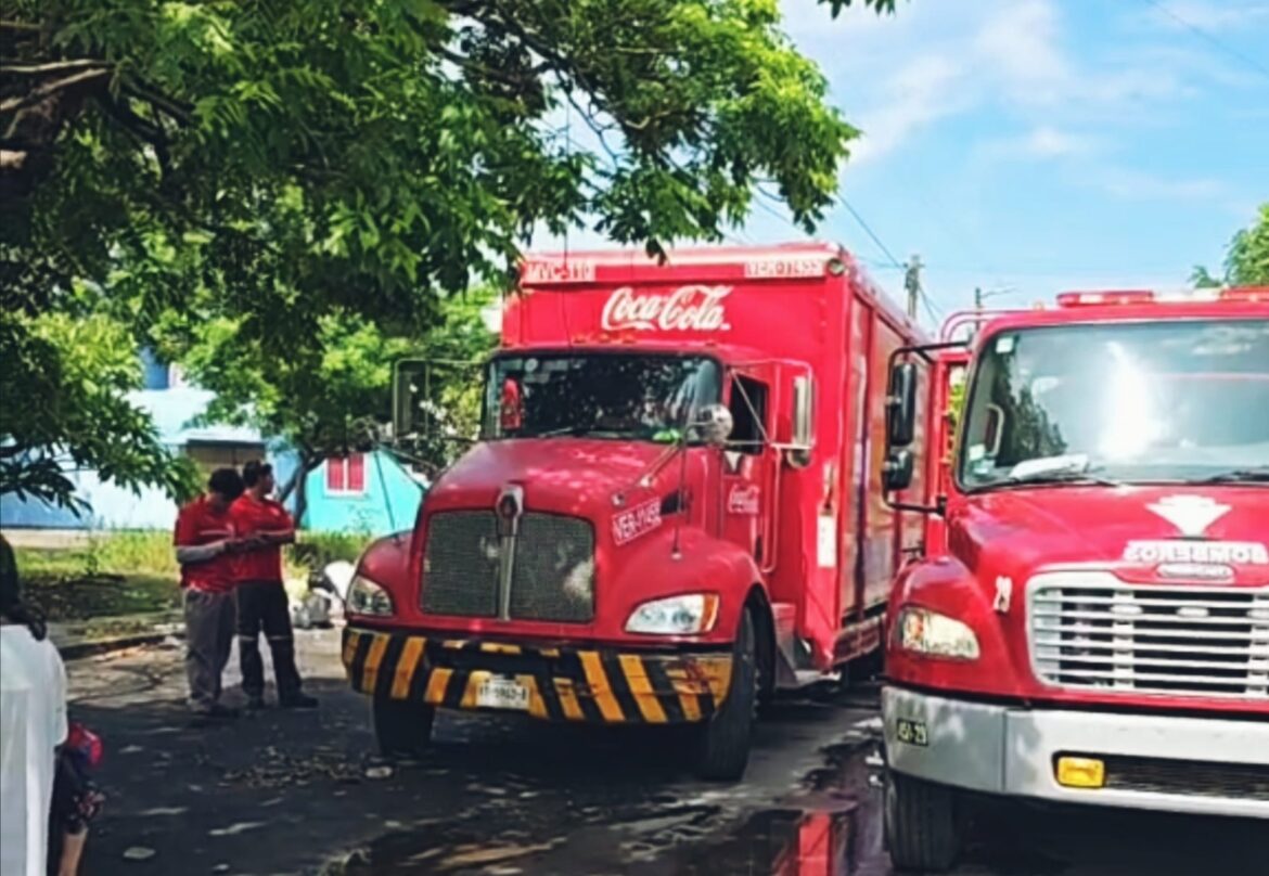 Trabajadores de Coca-Cola salvan a niña de un incendio