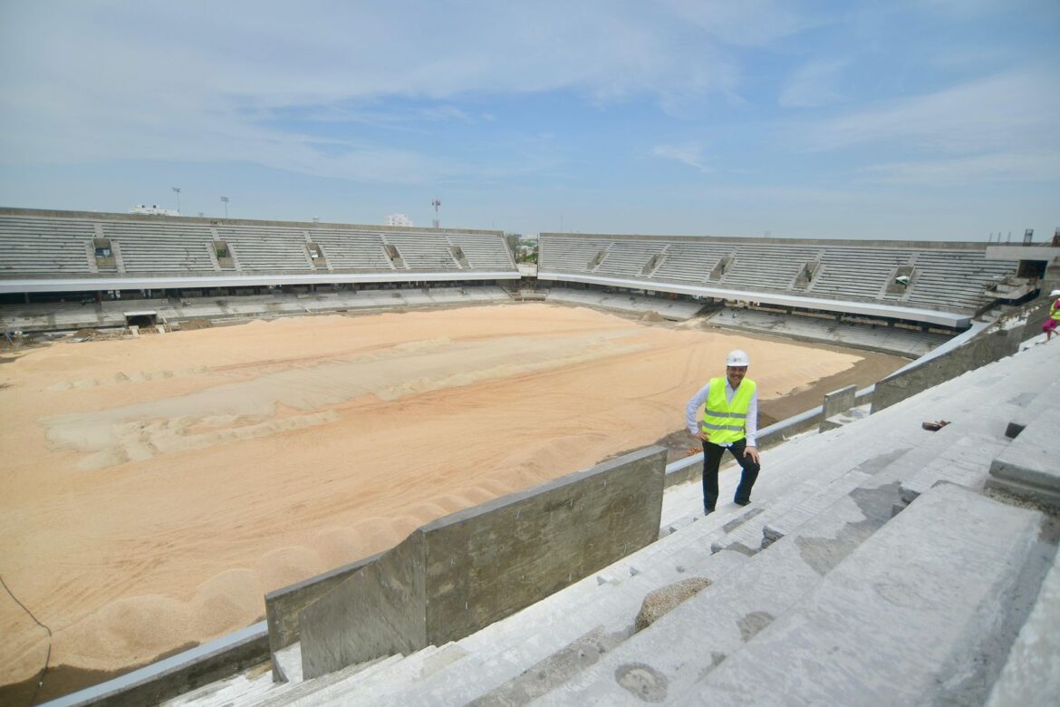 Avanza el Pirata con la construcción de torres y palcos, instalaciones eléctricas e hidrosanitarias